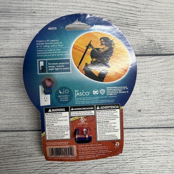 Projectables DC Comics Wonder Woman Multicolor LED Auto On/Off Night Light - Picture 4 of 5